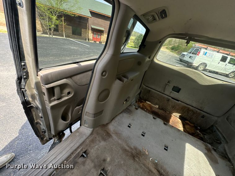 image for item ND9186 2004 Toyota Sienna LE van