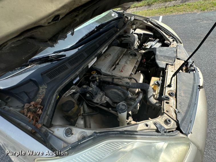 image for item ND9186 2004 Toyota Sienna LE van