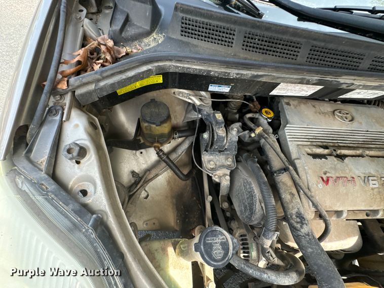 image for item ND9186 2004 Toyota Sienna LE van