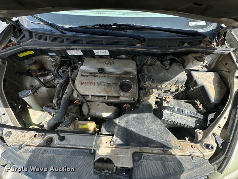 image for item ND9186 2004 Toyota Sienna LE van