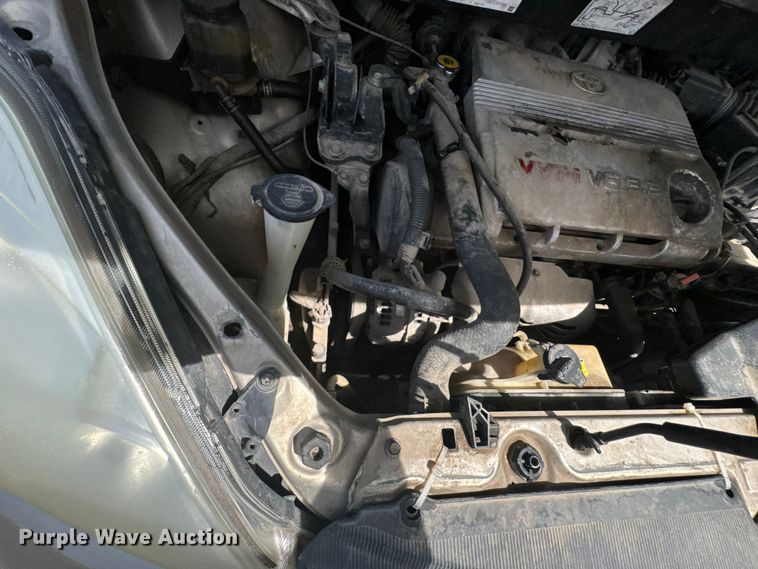 image for item ND9186 2004 Toyota Sienna LE van