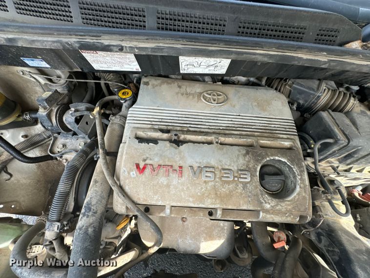 image for item ND9186 2004 Toyota Sienna LE van