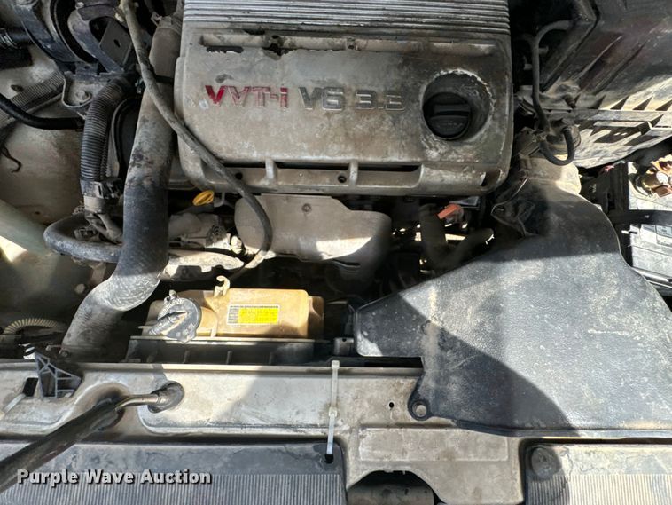 image for item ND9186 2004 Toyota Sienna LE van