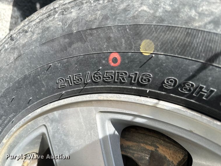 image for item ND9186 2004 Toyota Sienna LE van