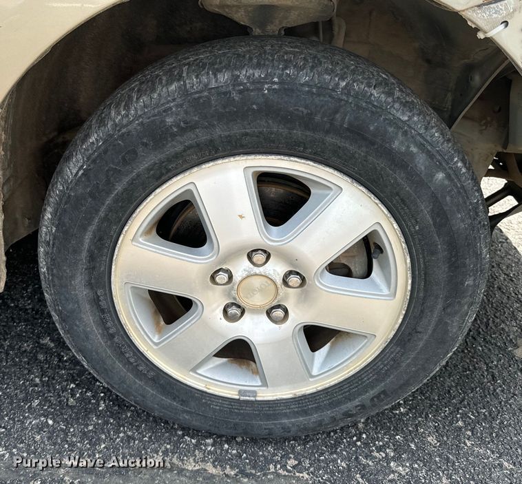 image for item ND9186 2004 Toyota Sienna LE van