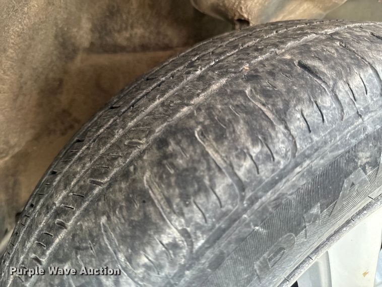 image for item ND9186 2004 Toyota Sienna LE van