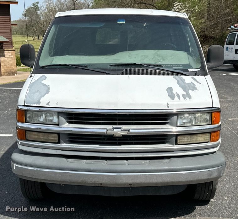 image for item ND9187 2001 Chevrolet Express 3500 van