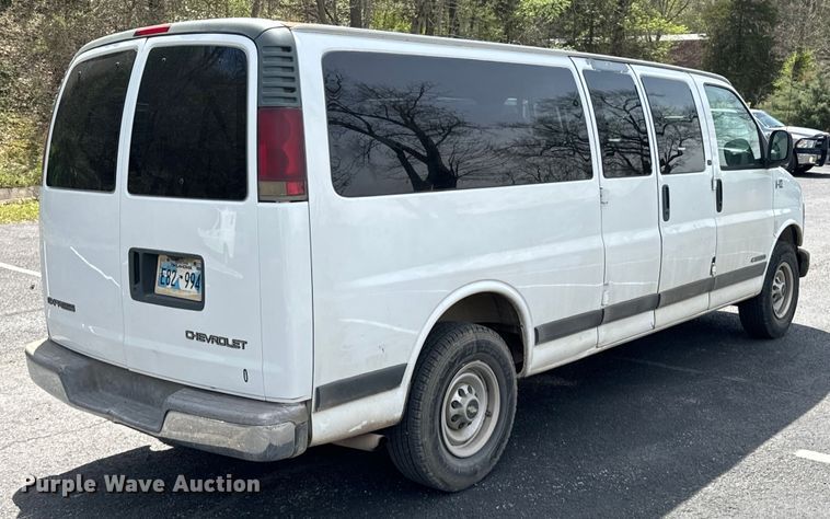 image for item ND9187 2001 Chevrolet Express 3500 van