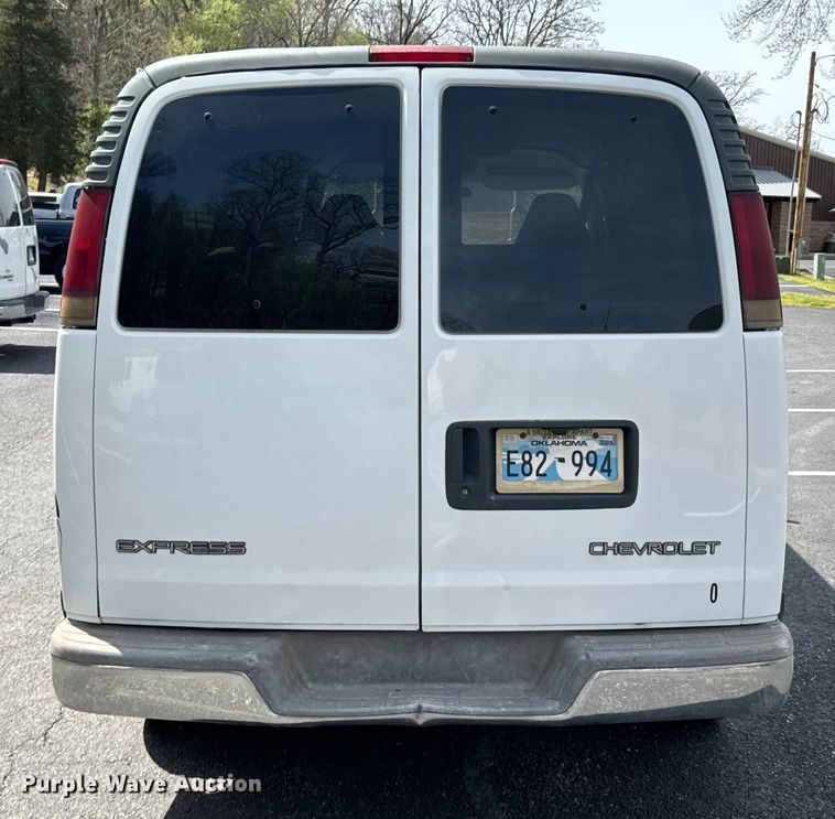 image for item ND9187 2001 Chevrolet Express 3500 van