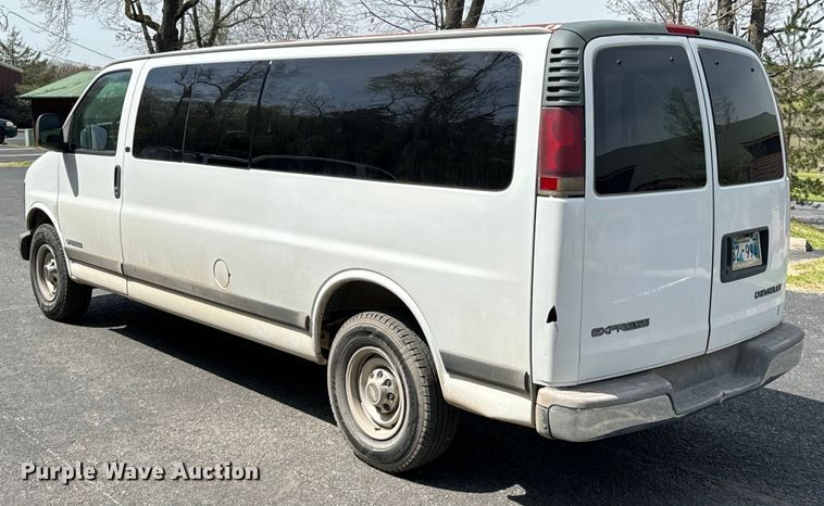 image for item ND9187 2001 Chevrolet Express 3500 van