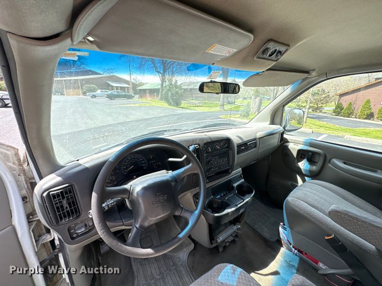 image for item ND9187 2001 Chevrolet Express 3500 van