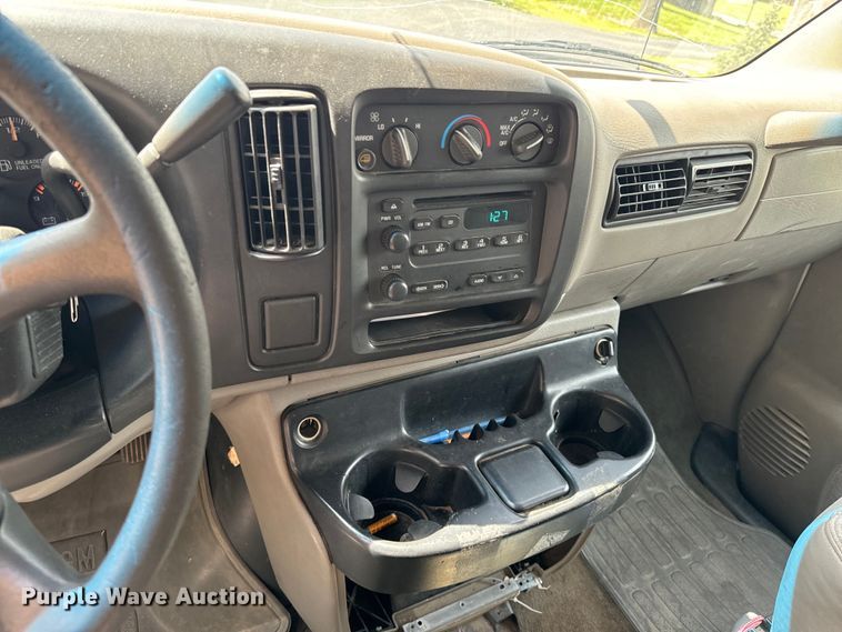 image for item ND9187 2001 Chevrolet Express 3500 van