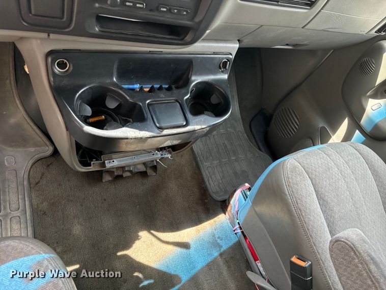 image for item ND9187 2001 Chevrolet Express 3500 van