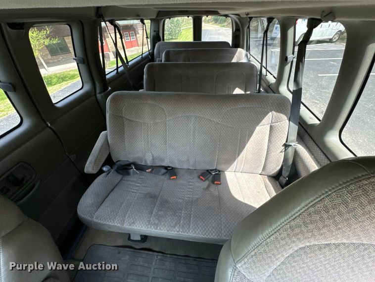image for item ND9187 2001 Chevrolet Express 3500 van