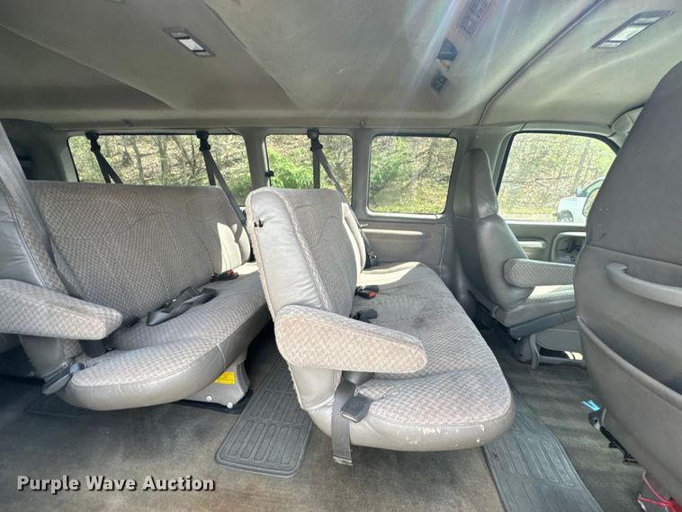 image for item ND9187 2001 Chevrolet Express 3500 van