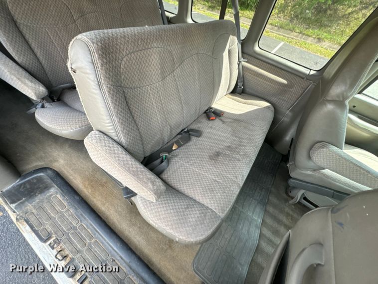 image for item ND9187 2001 Chevrolet Express 3500 van