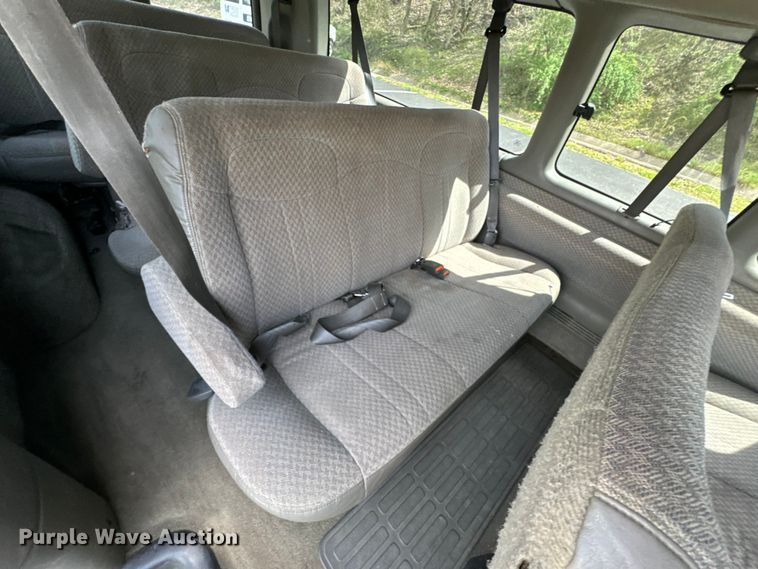 image for item ND9187 2001 Chevrolet Express 3500 van