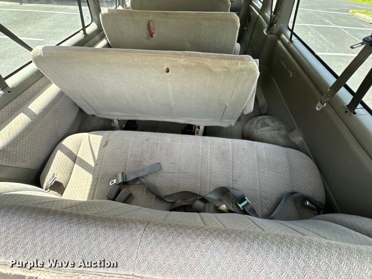 image for item ND9187 2001 Chevrolet Express 3500 van