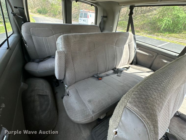 image for item ND9187 2001 Chevrolet Express 3500 van