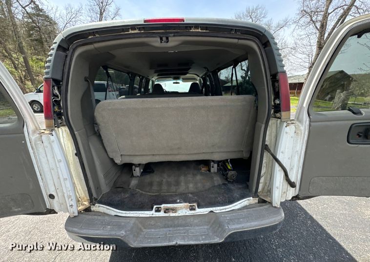 image for item ND9187 2001 Chevrolet Express 3500 van