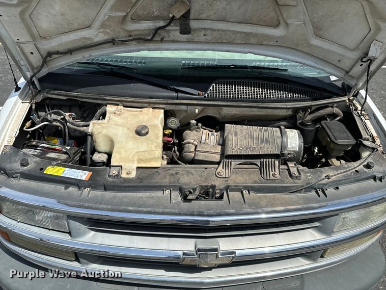 image for item ND9187 2001 Chevrolet Express 3500 van