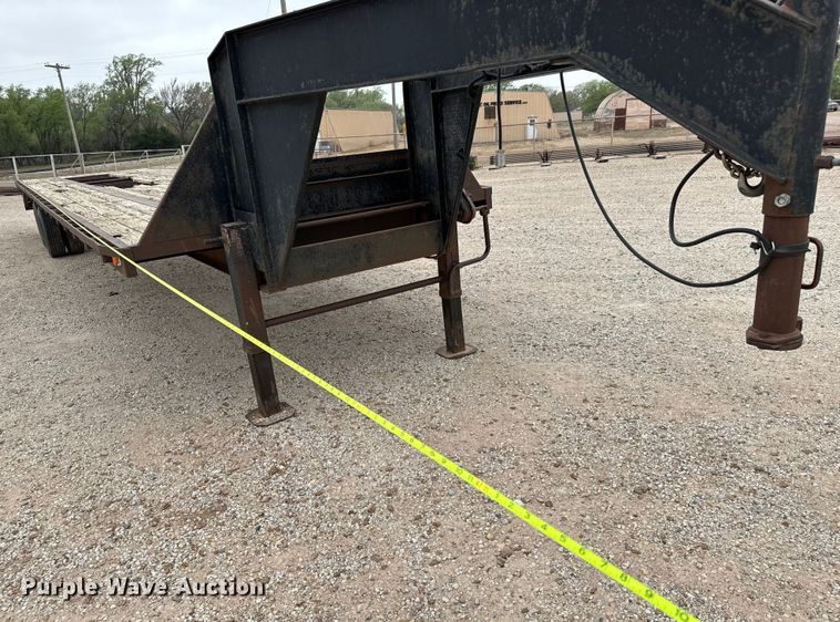 image for item NH9166 1997 Shop built  equipment trailer