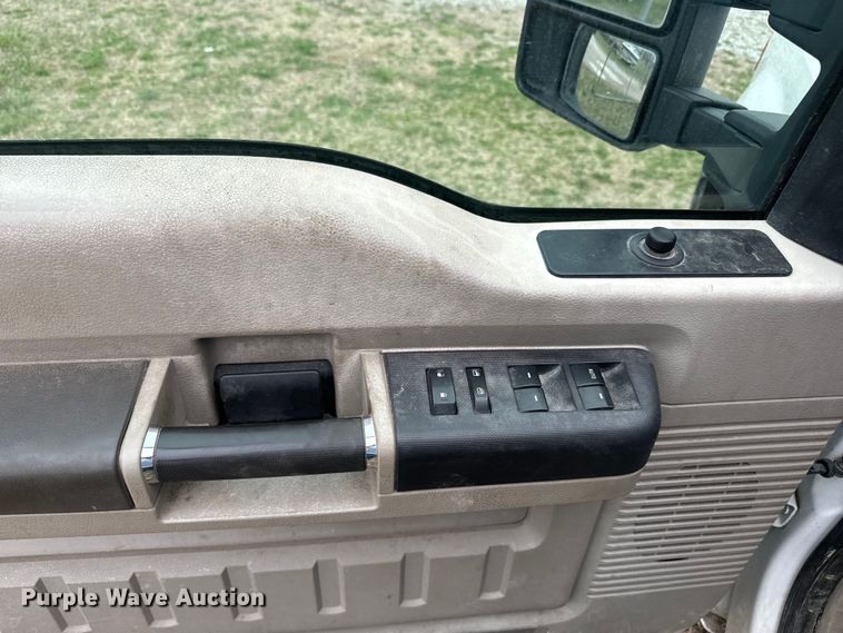 image for item NS9537 2010 Ford F250 Super Duty Crew Cab pickup truck