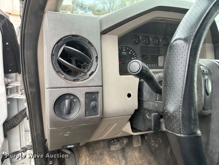 image for item NS9537 2010 Ford F250 Super Duty Crew Cab pickup truck