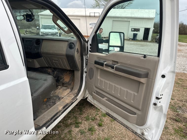 image for item NS9537 2010 Ford F250 Super Duty Crew Cab pickup truck