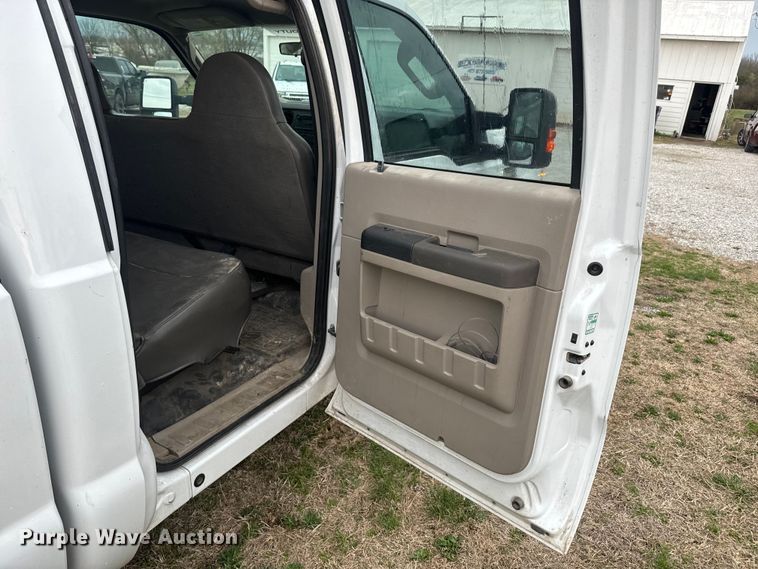 image for item NS9537 2010 Ford F250 Super Duty Crew Cab pickup truck