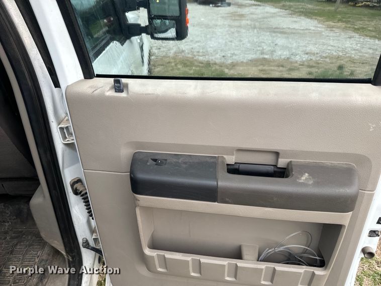 image for item NS9537 2010 Ford F250 Super Duty Crew Cab pickup truck