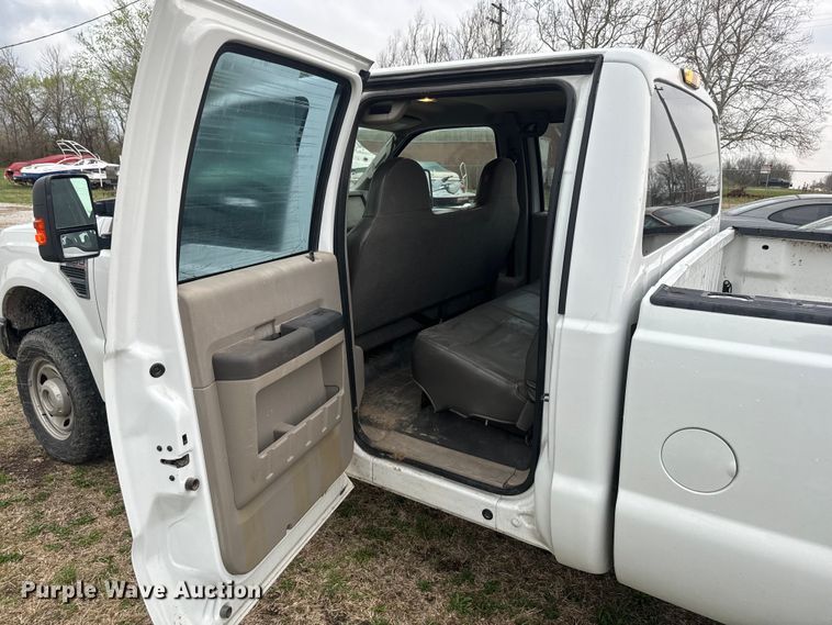 image for item NS9537 2010 Ford F250 Super Duty Crew Cab pickup truck