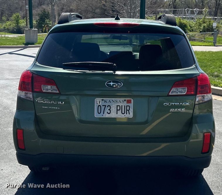 image for item NT9075 2014 Subaru  Outback  SUV