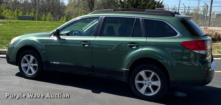 image for item NT9075 2014 Subaru  Outback  SUV