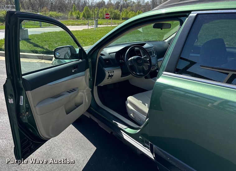 image for item NT9075 2014 Subaru  Outback  SUV