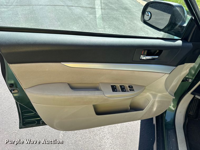 image for item NT9075 2014 Subaru  Outback  SUV