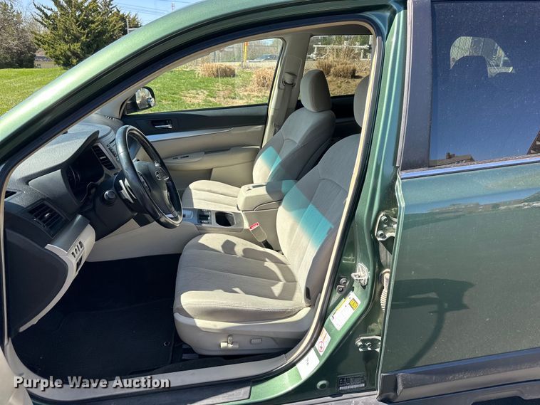 image for item NT9075 2014 Subaru  Outback  SUV