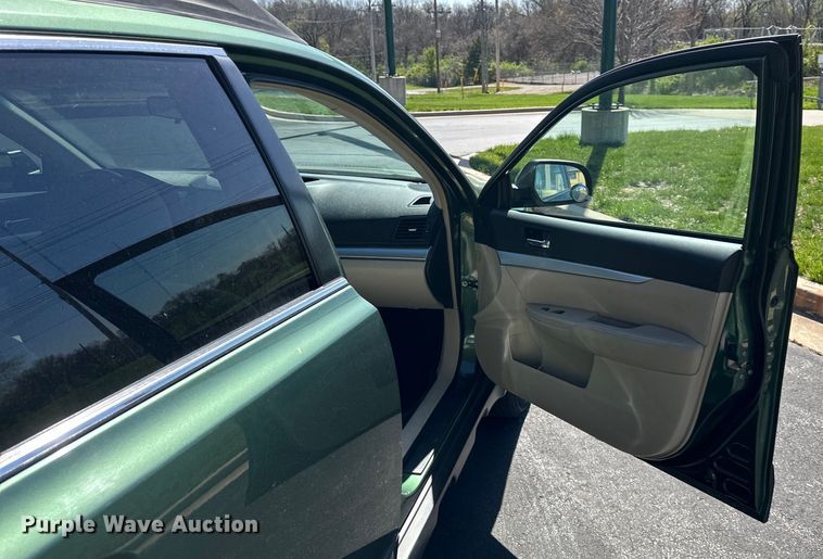 image for item NT9075 2014 Subaru  Outback  SUV