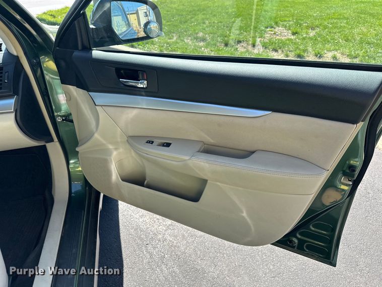 image for item NT9075 2014 Subaru  Outback  SUV