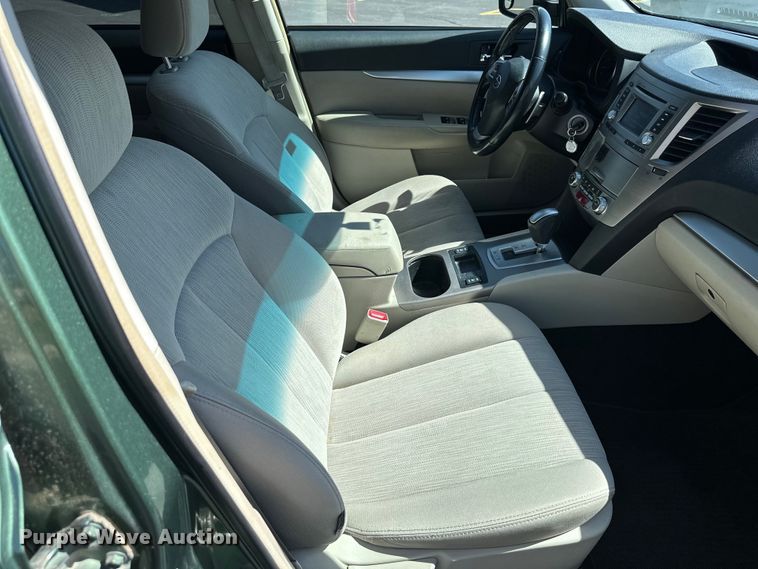 image for item NT9075 2014 Subaru  Outback  SUV