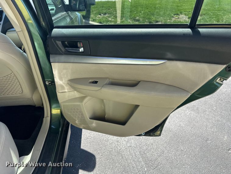 image for item NT9075 2014 Subaru  Outback  SUV