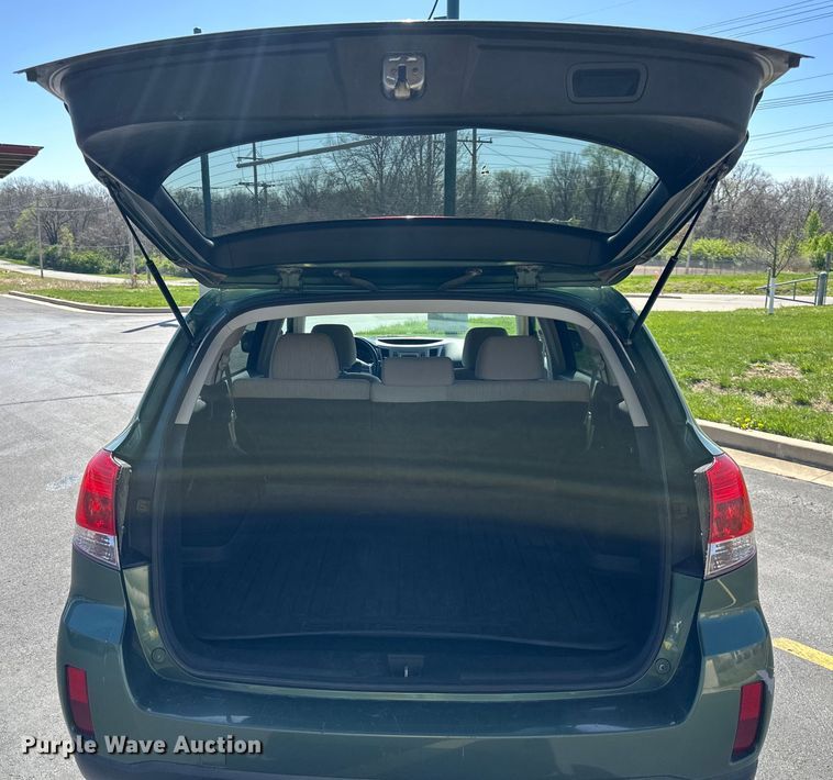 image for item NT9075 2014 Subaru  Outback  SUV