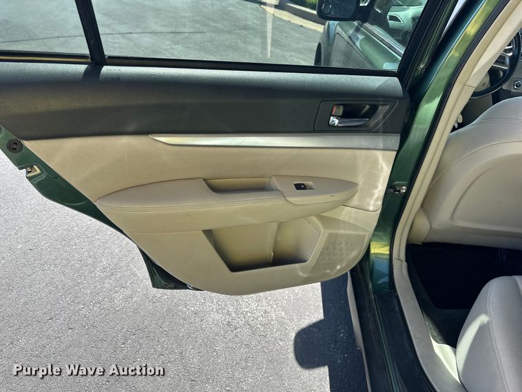 image for item NT9075 2014 Subaru  Outback  SUV