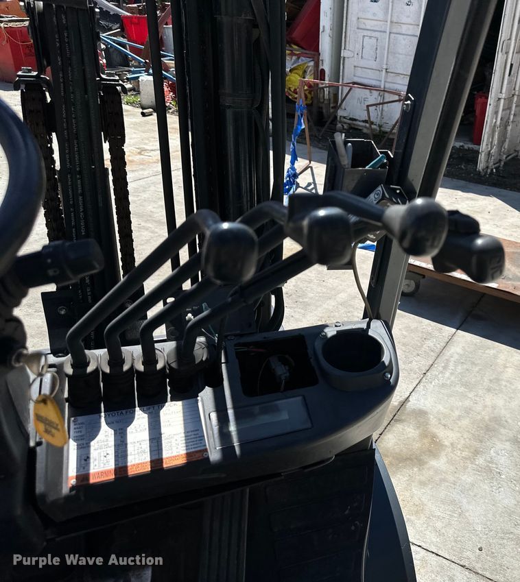 image for item NT9091 2014 Toyota 8FGCU25 forklift