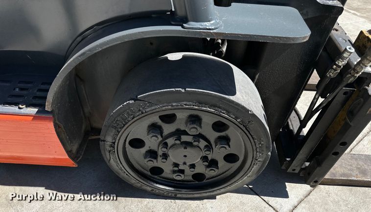 image for item NT9091 2014 Toyota 8FGCU25 forklift