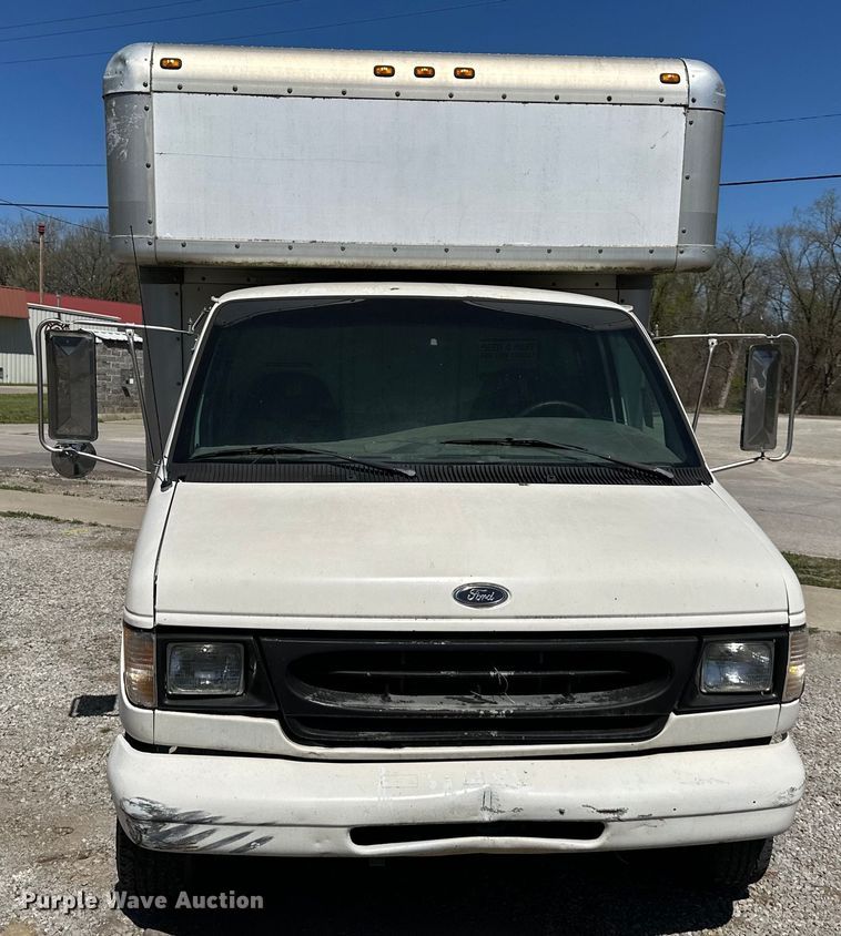 image for item NT9092 2000 Ford E350 box truck