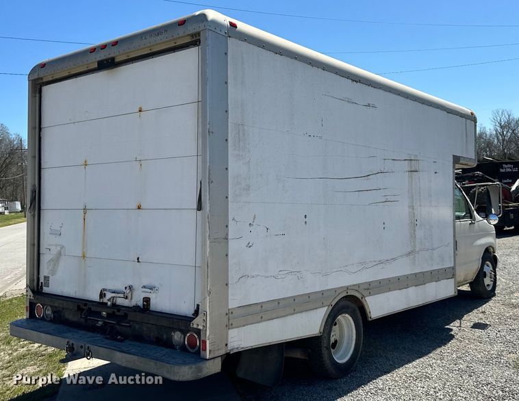 image for item NT9092 2000 Ford E350 box truck