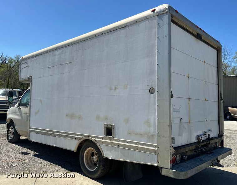 image for item NT9092 2000 Ford E350 box truck