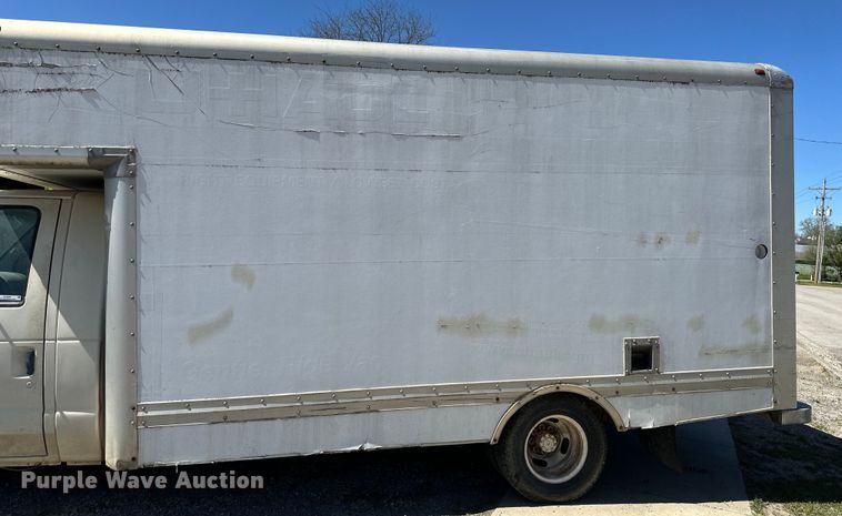 image for item NT9092 2000 Ford E350 box truck