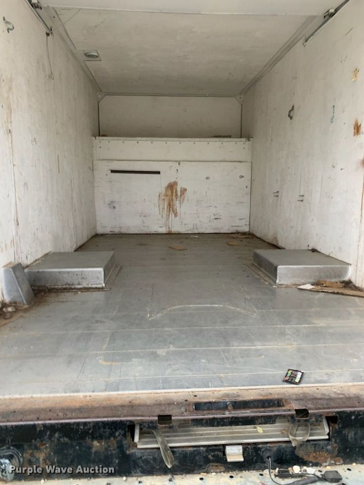 image for item NT9092 2000 Ford E350 box truck